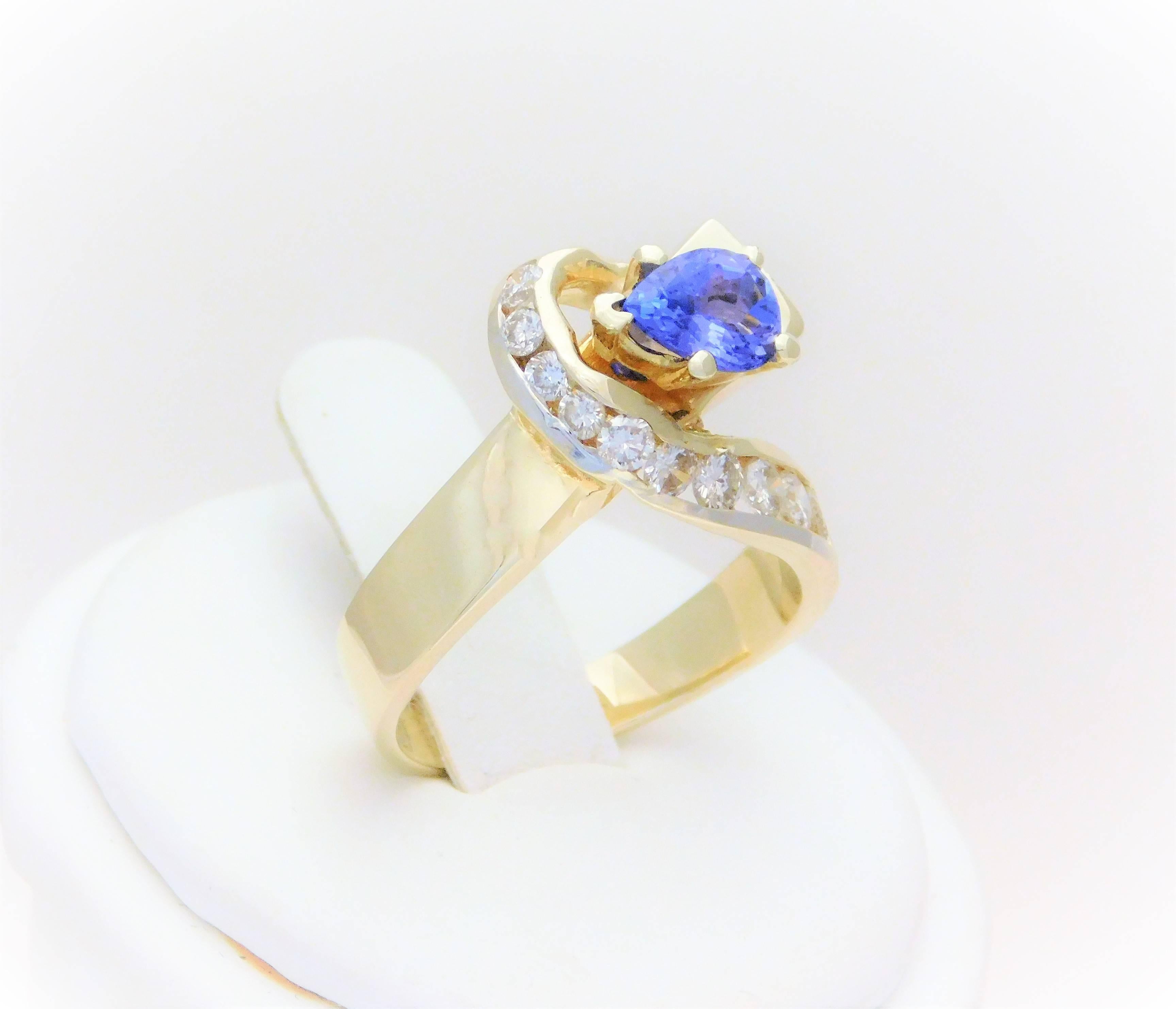 Retro Vintage 2.05 Carat Pear-Cut Tanzanite and Diamond Cocktail Ring For Sale