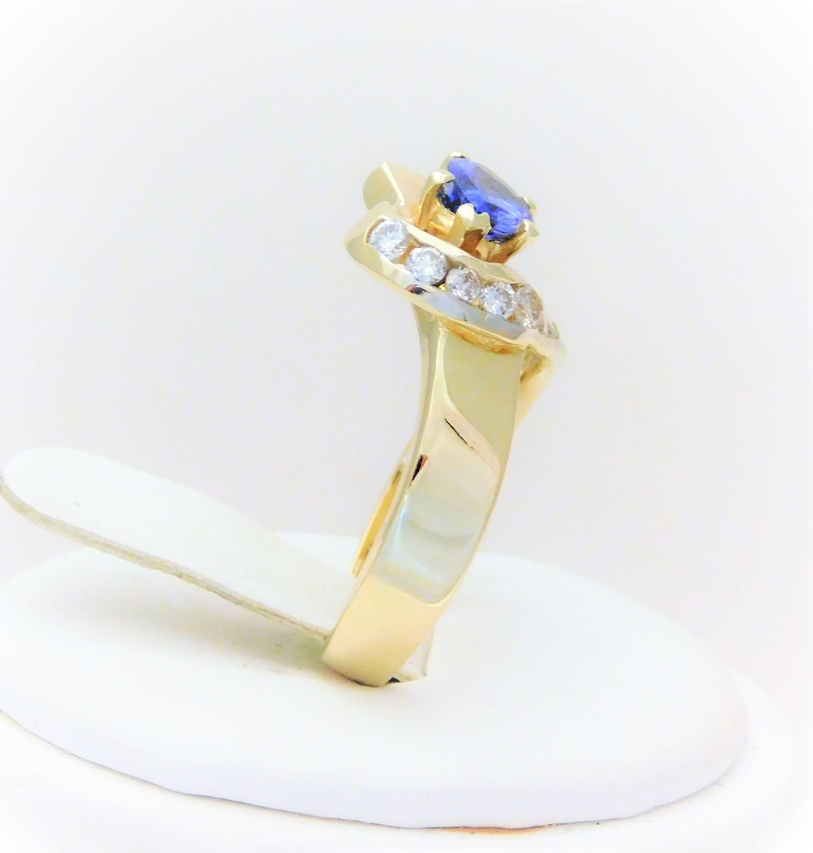 Women's Vintage 2.05 Carat Pear-Cut Tanzanite and Diamond Cocktail Ring For Sale