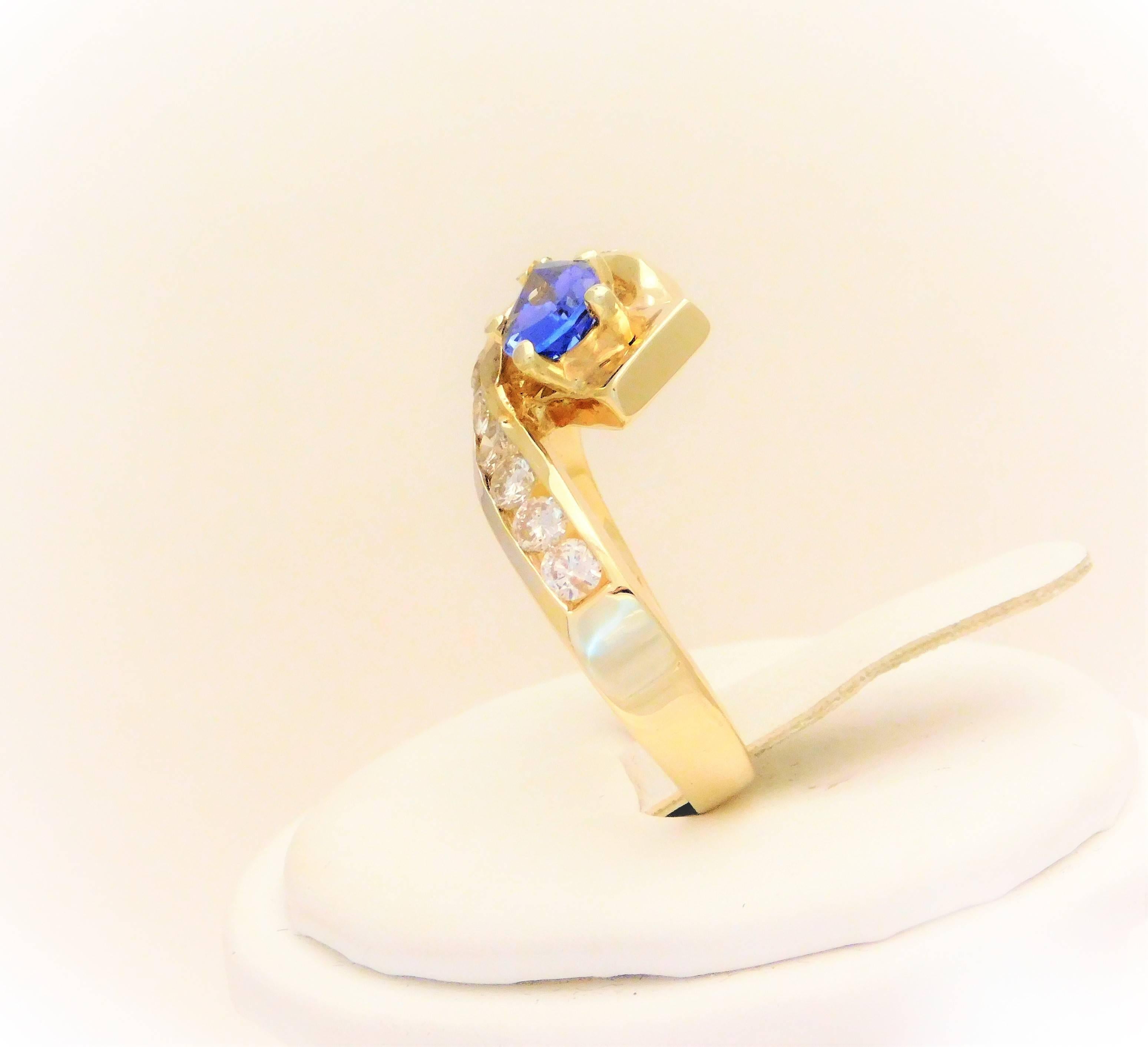 Vintage 2.05 Carat Pear-Cut Tanzanite and Diamond Cocktail Ring For Sale 1