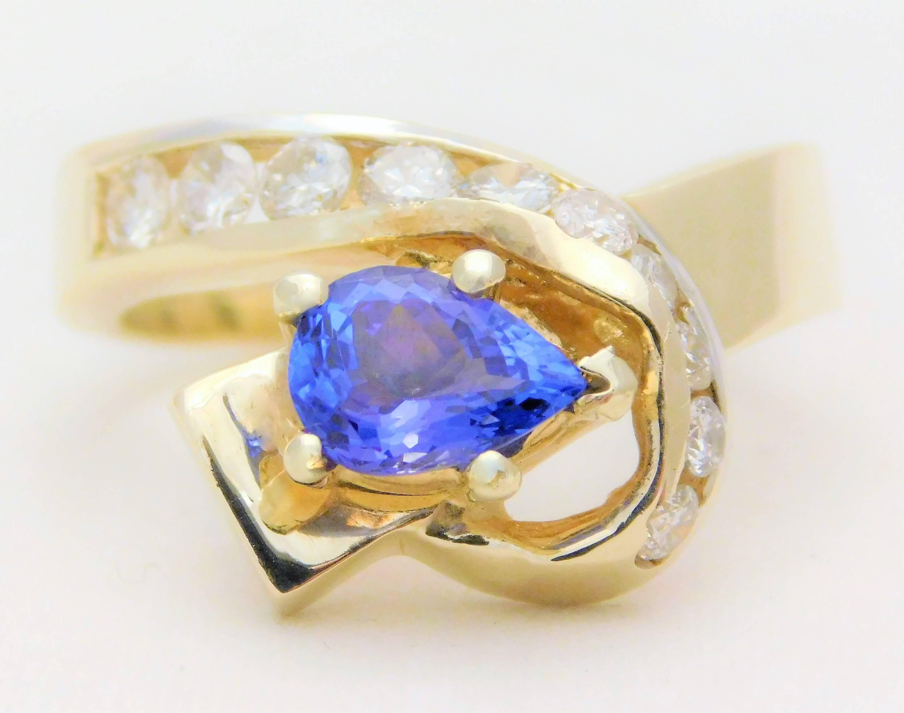 Vintage 2.05 Carat Pear-Cut Tanzanite and Diamond Cocktail Ring For Sale 2