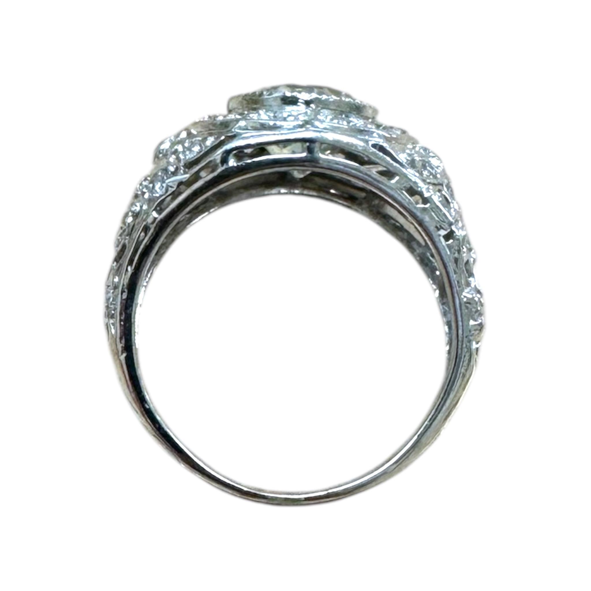 Filigraner Vintage-Verlobungsring mit 2,06 Karat Vintage-Diamant-Halo im Angebot 4