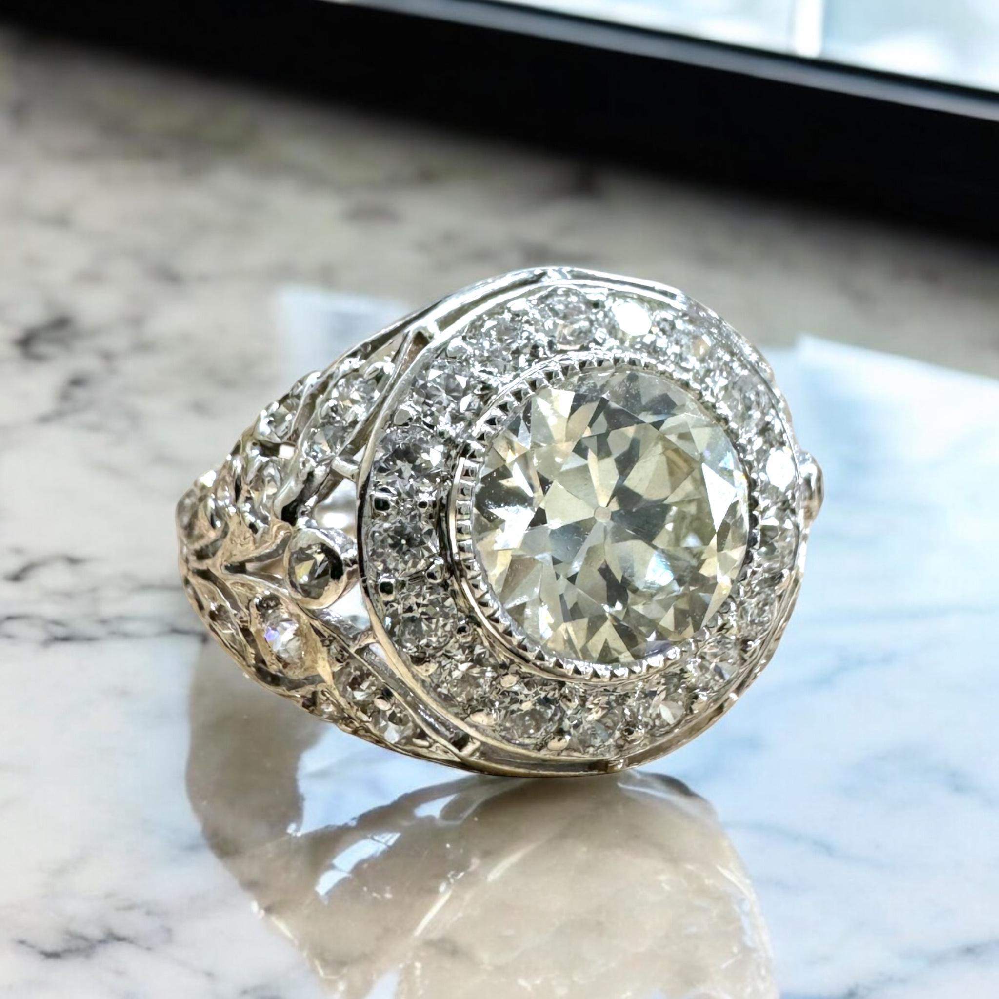 Wir sind besessen von dieser Schönheit!
Ein klassischer Vintage-Halo mit exzellenten filigranen Details.

Ring Details
MATERIAL: 18K Weißgold
Epoche: Edwardian 1900 - 1920
Gewicht: 5,3 Gramm
Kopfbreite: 14,5 mm
Kopfhöhe: 3,2 mm
Fingergröße: