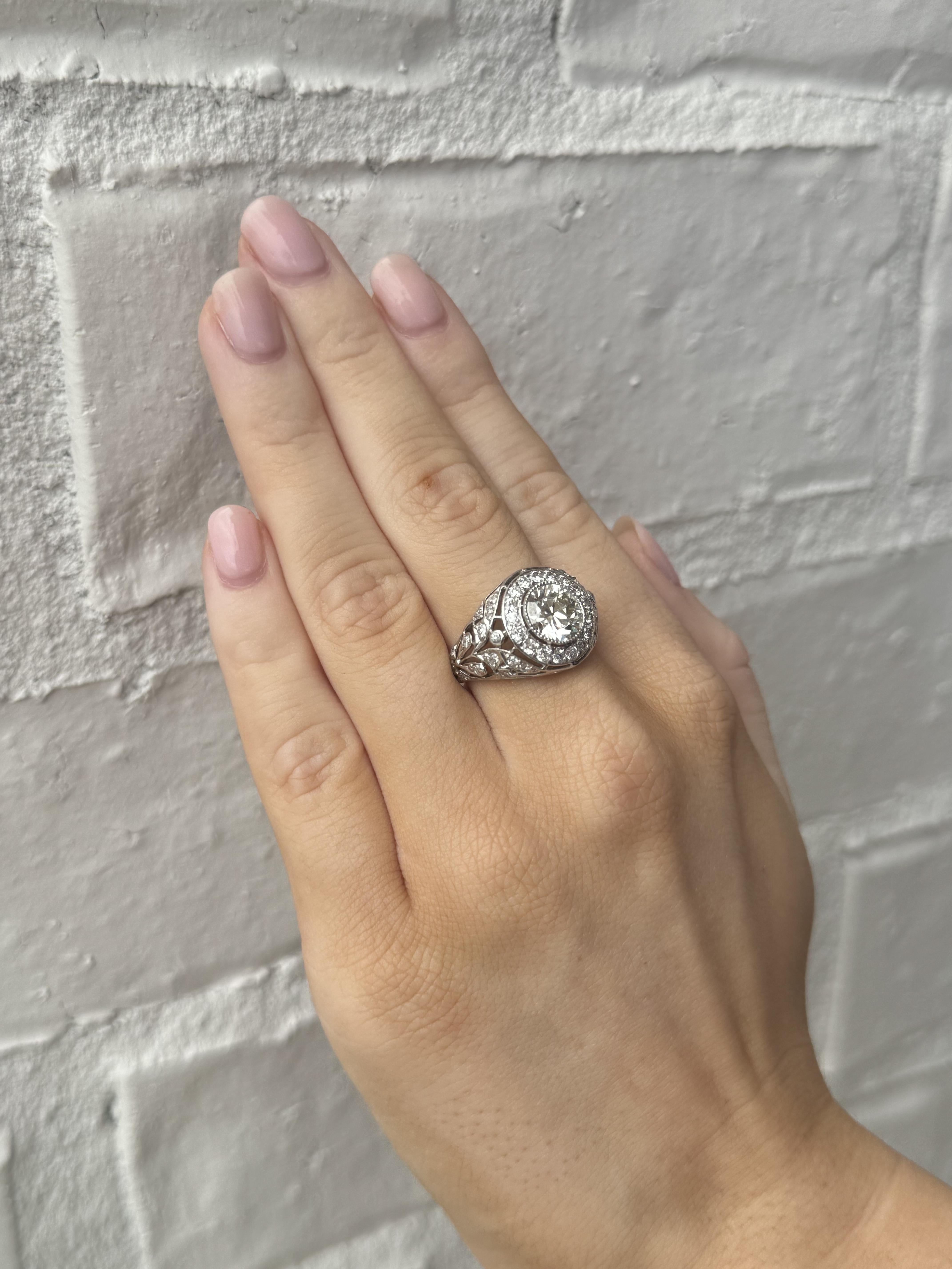 Filigraner Vintage-Verlobungsring mit 2,06 Karat Vintage-Diamant-Halo (Edwardian) im Angebot