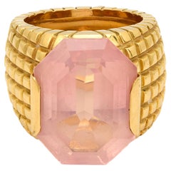 Vintage 20.70 carat rose quartz 18k yellow gold cocktail ring