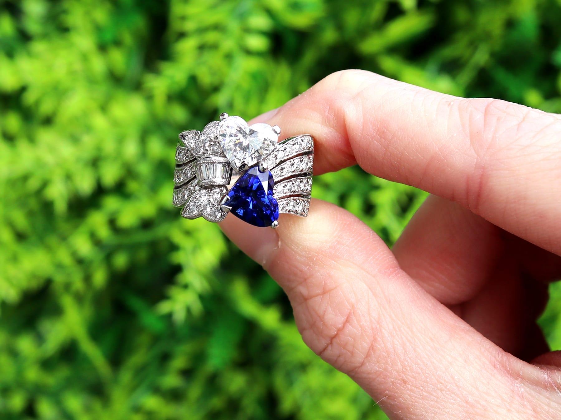Ein atemberaubender, feiner und beeindruckender Vintage-Ring aus 18 Karat Weißgold mit 2,09 Karat Saphiren und 2,78 Karat Diamanten; Teil unserer vielfältigen GIA-zertifizierten Schmuckkollektion.

Dieser atemberaubende, feine und beeindruckende