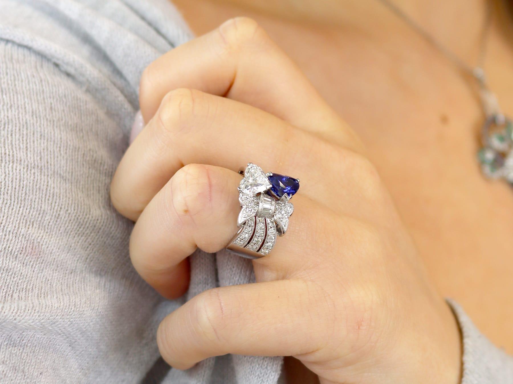 Cocktailring aus 18 Karat Weißgold mit 2,09 Karat Saphir und 2,78 Karat Diamant im Angebot 2