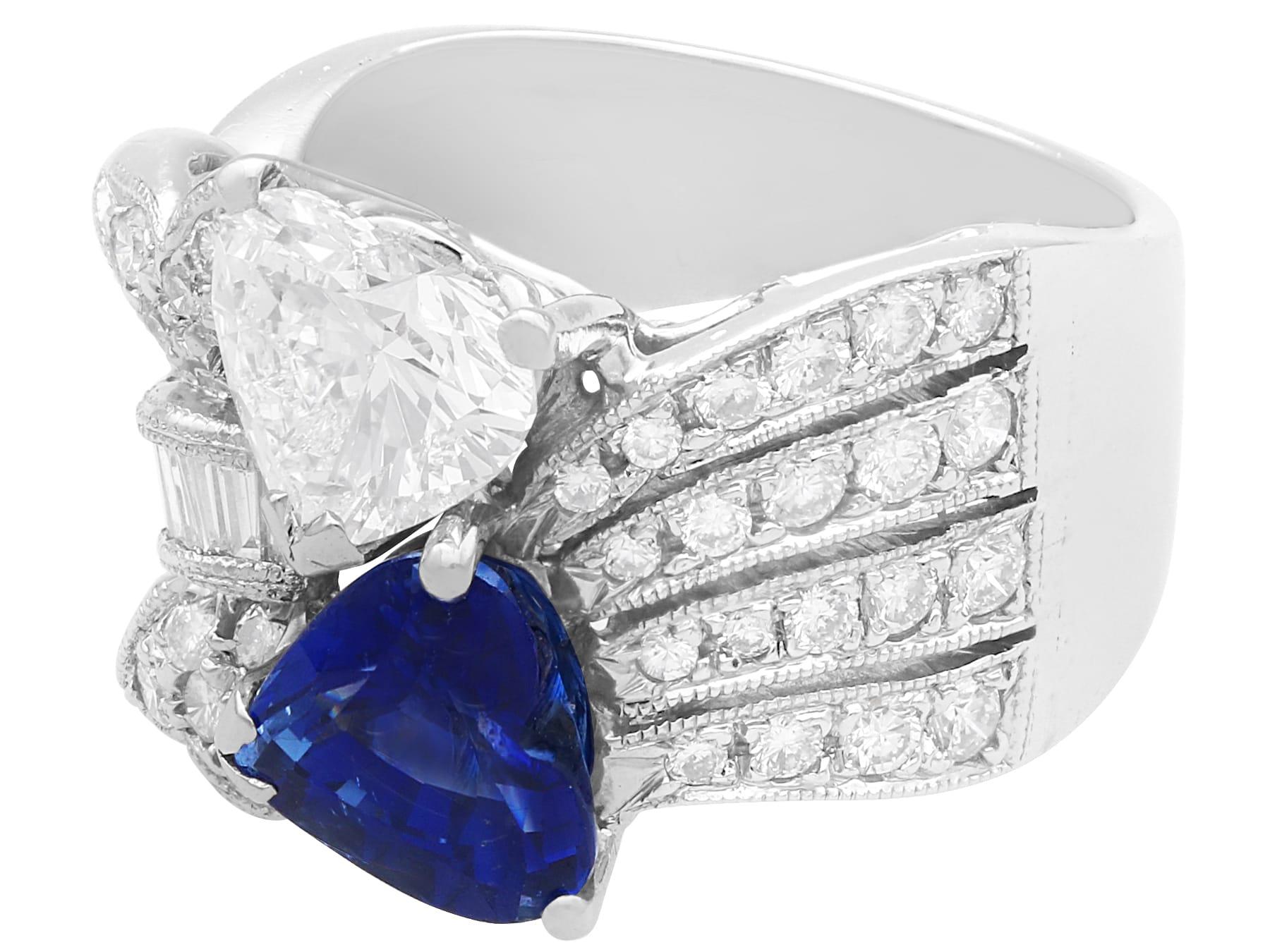 Cocktailring aus 18 Karat Weißgold mit 2,09 Karat Saphir und 2,78 Karat Diamant im Angebot 3