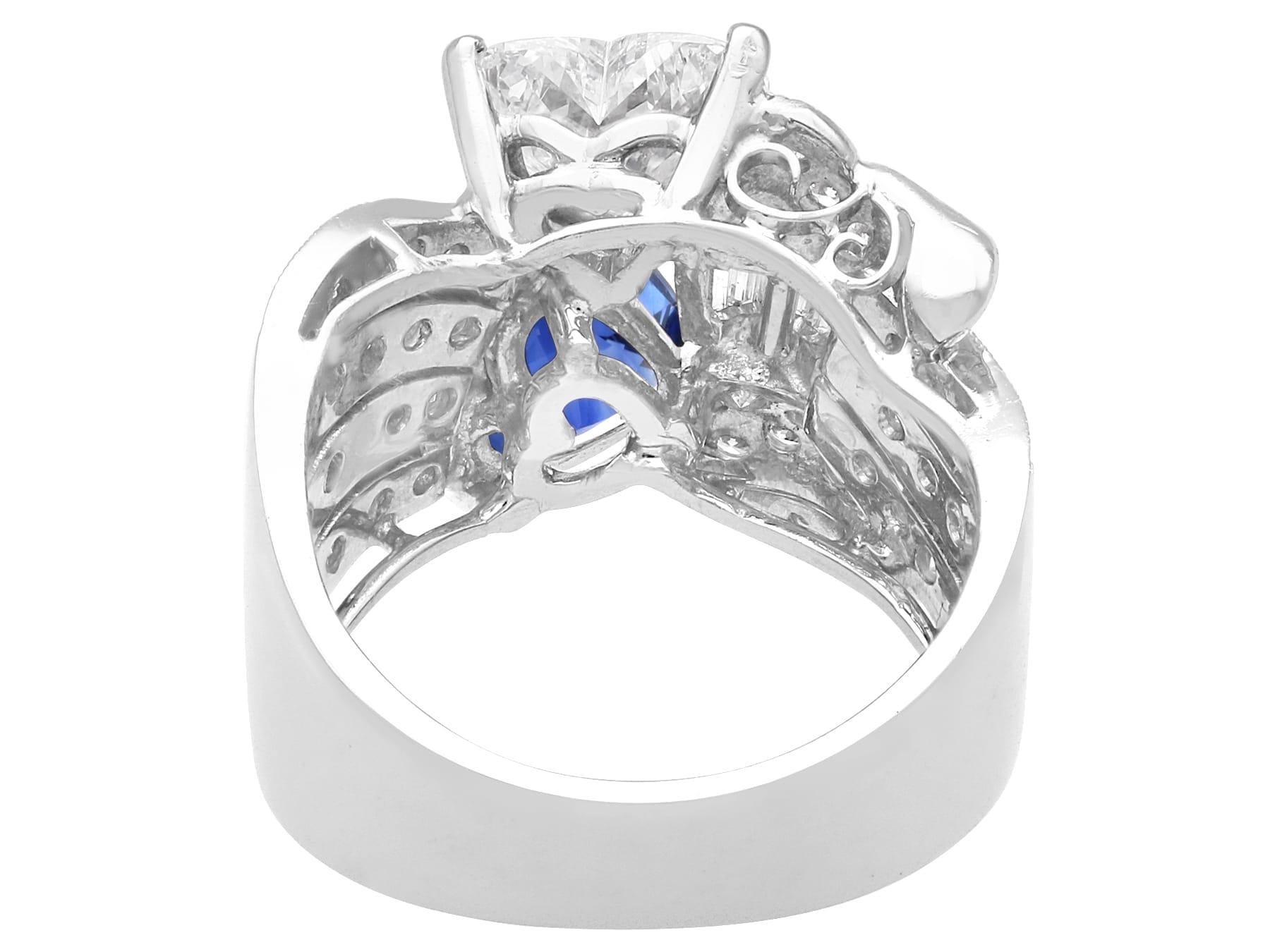 Cocktailring aus 18 Karat Weißgold mit 2,09 Karat Saphir und 2,78 Karat Diamant im Angebot 4