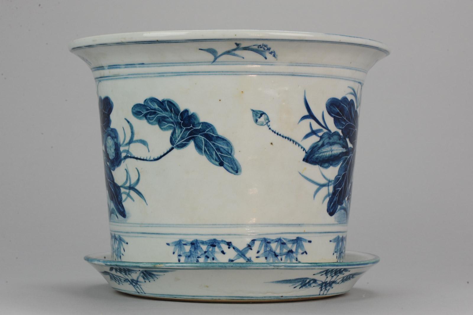 Lovely Chinese porcelain large planter or jardinière.

Condition:
Overall condition perfect; dish seems to have a chip but this is a firing flaw. Size 200mm high approximate and 230mm diameter

Period:
20th century PRoC (1949 - now).