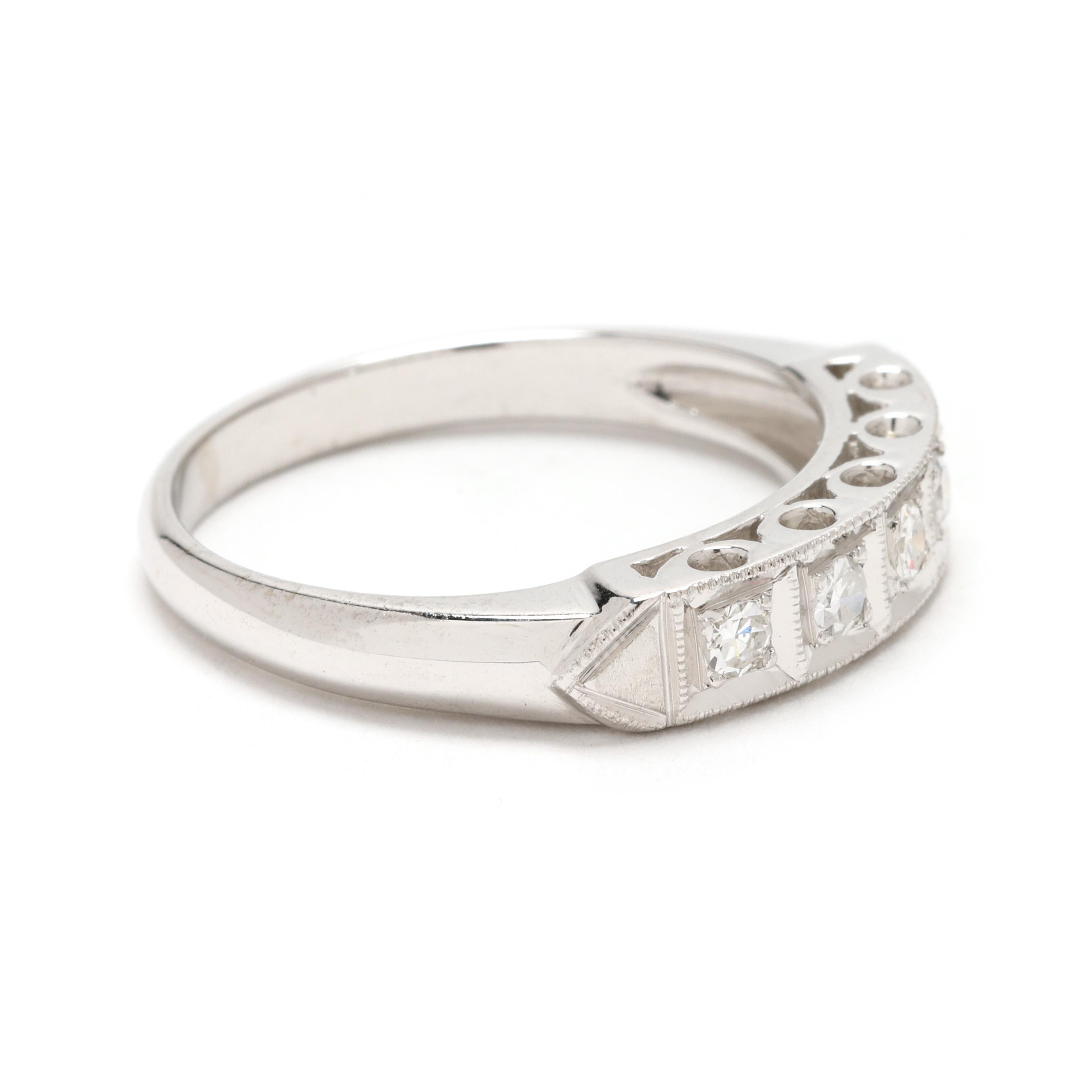 Arricchisci la tua collezione di gioielli con questo anello a fascia con diamanti vintage senza tempo, con .20ctw di diamanti scintillanti incastonati nel lussuoso oro bianco 14k. Questa fascia classica, nella misura 8, è il perfetto connubio tra