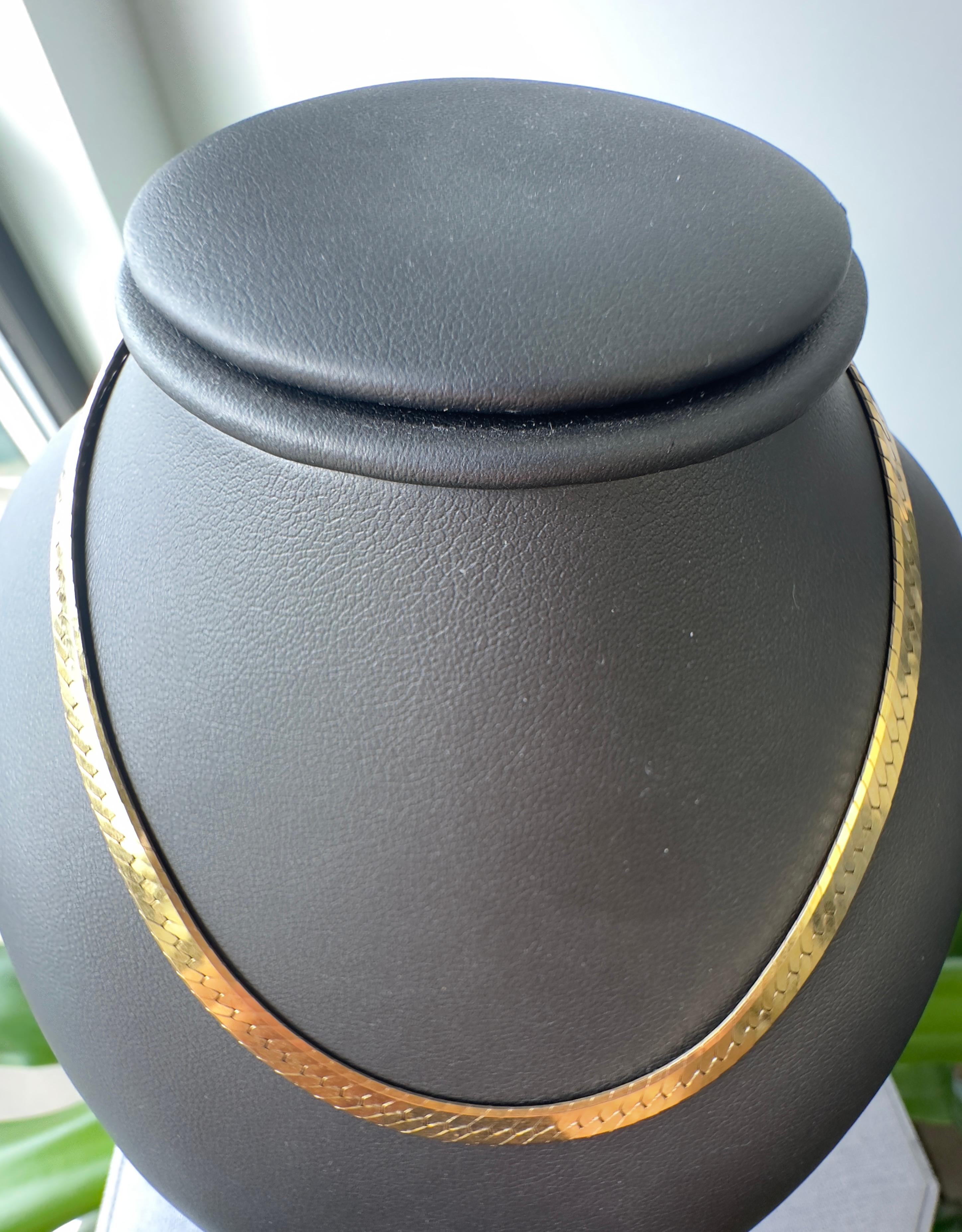 Vintage 20in Herringbone Chain Necklace in 14K Yellow Gold For Sale 1