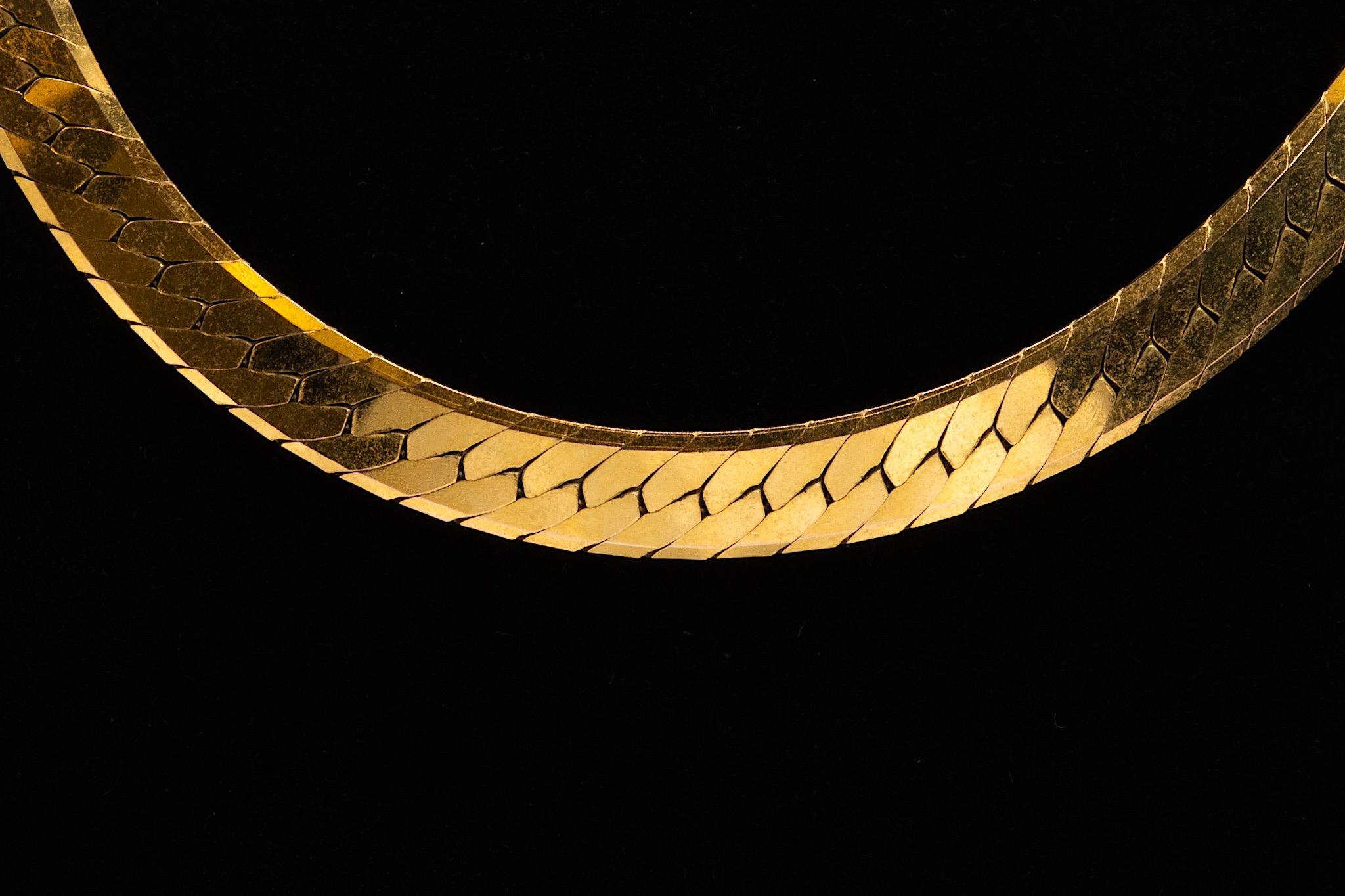 Vintage 20in Herringbone Chain Necklace in 14K Yellow Gold For Sale 2