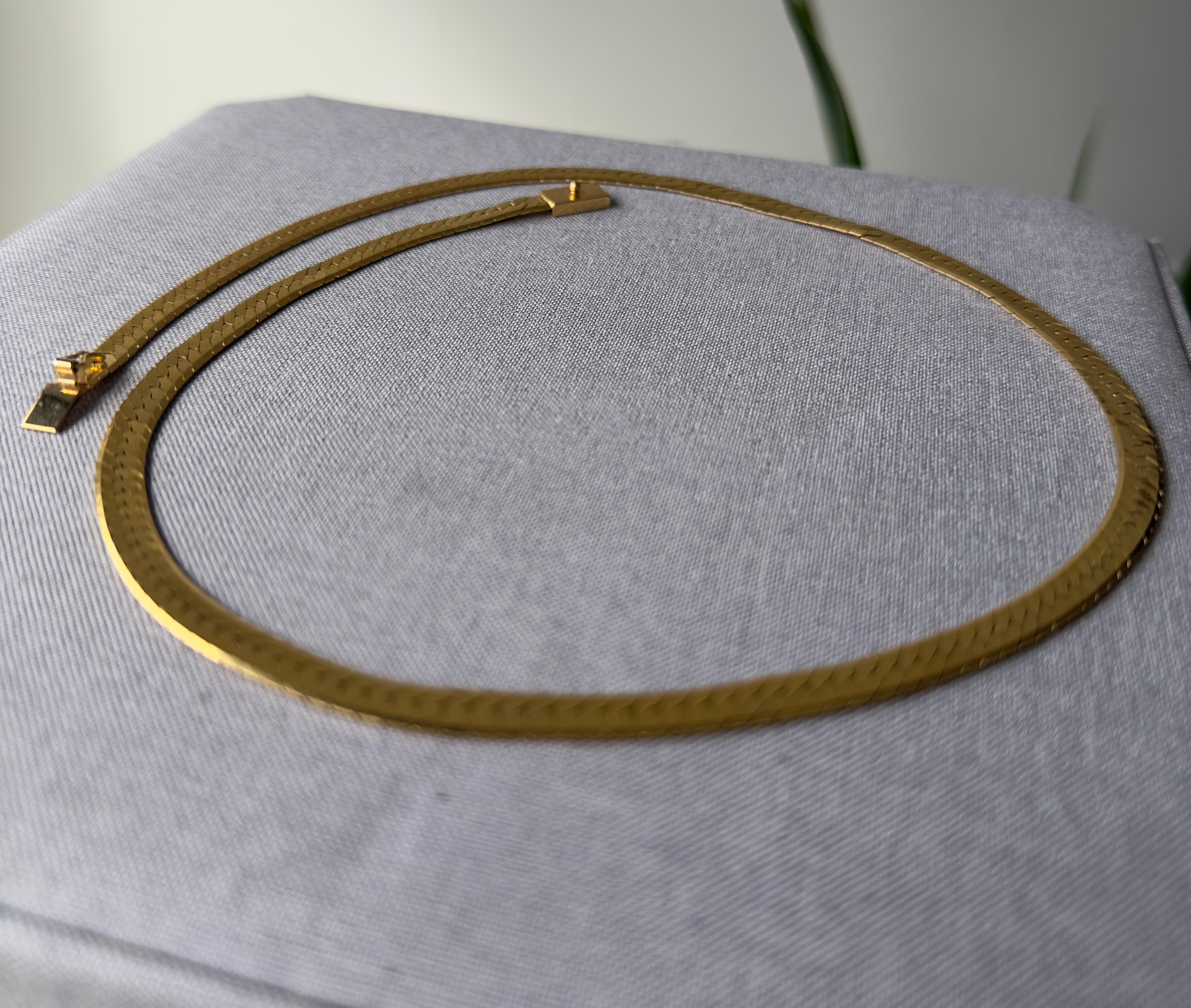 Vintage 20in Herringbone Chain Necklace in 14K Yellow Gold For Sale 4