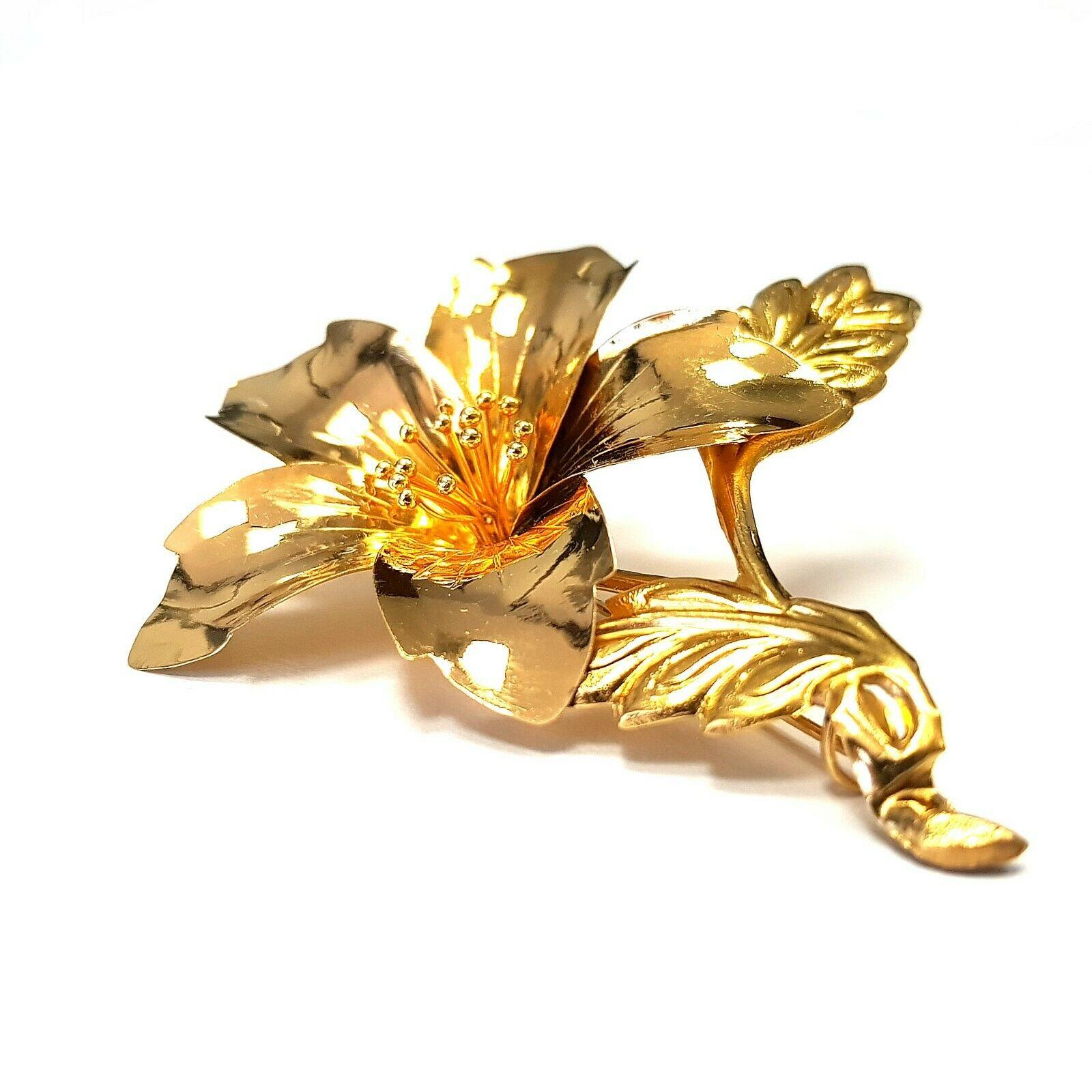  VINTAGE 20K Yellow Gold  Flower Pin Brooch 
Specifications:
    type: FLOWER PIN BROOCH
    metal: yellow gold
    purity: 20k
    LENGTH: 2.5
