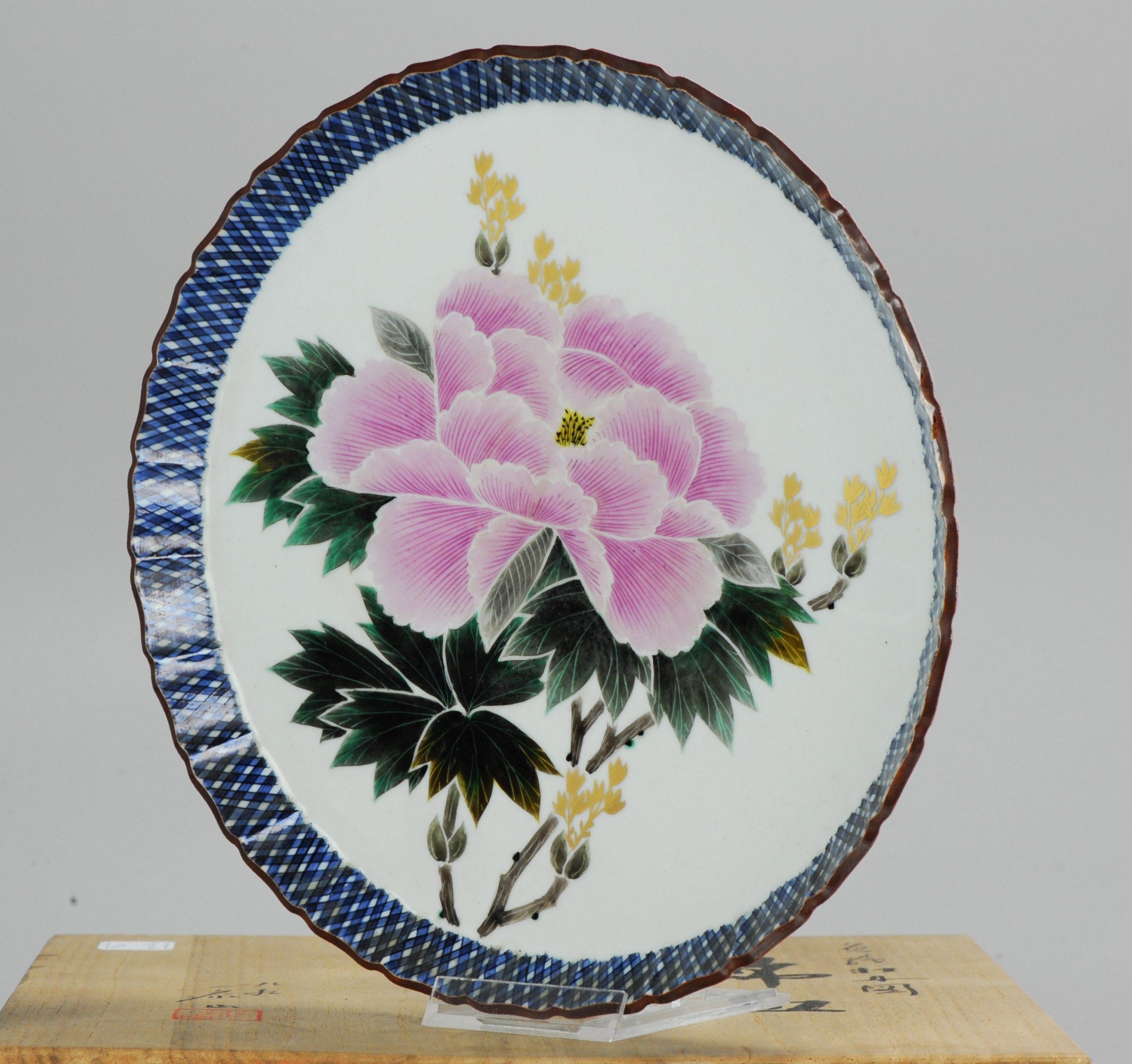 A very nicely decorated Japanese Kutani plate, vintage.

Condition:
Perfect. Size: 260 x 37mm
Period:
20th century.