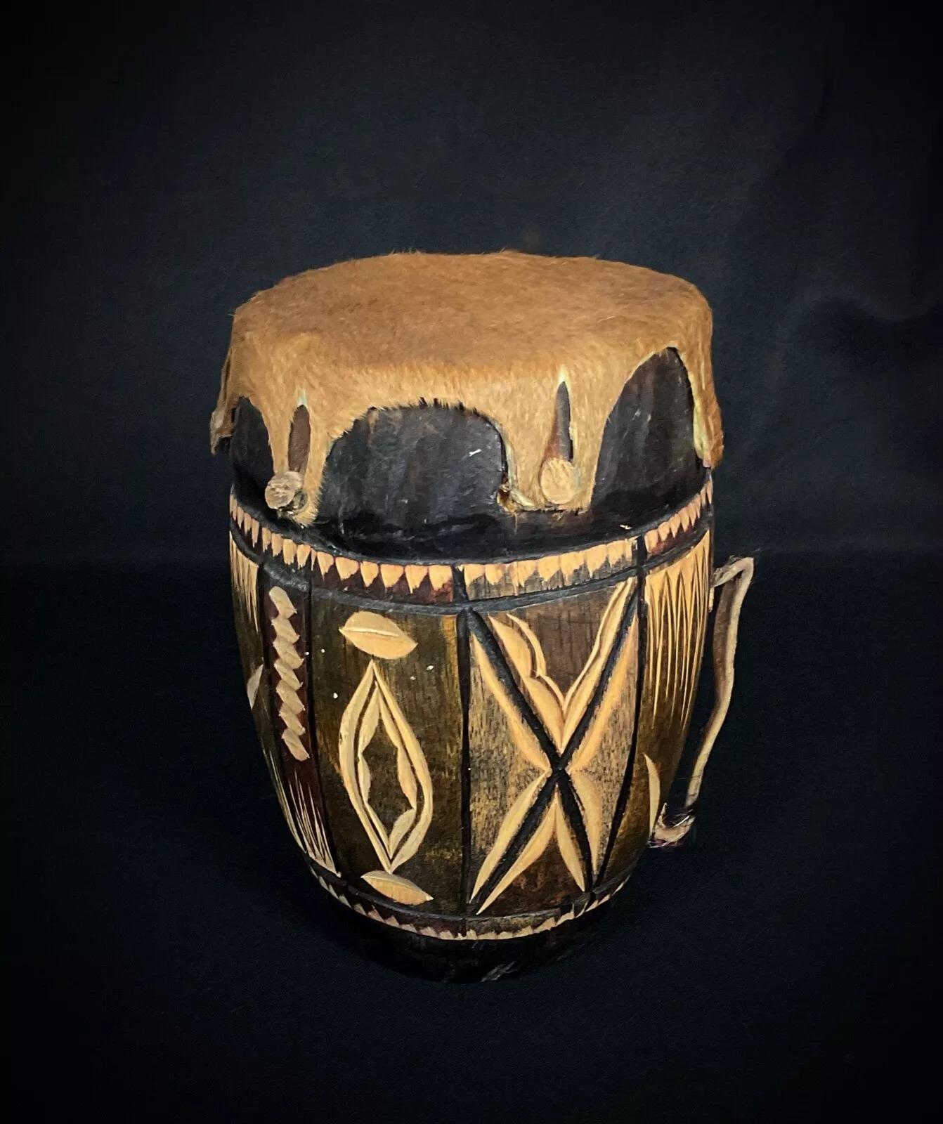 Vintage 20th-Century African Wooden and Hide Drum Figurine - 2Y381 In Good Condition For Sale In Bordeaux, FR