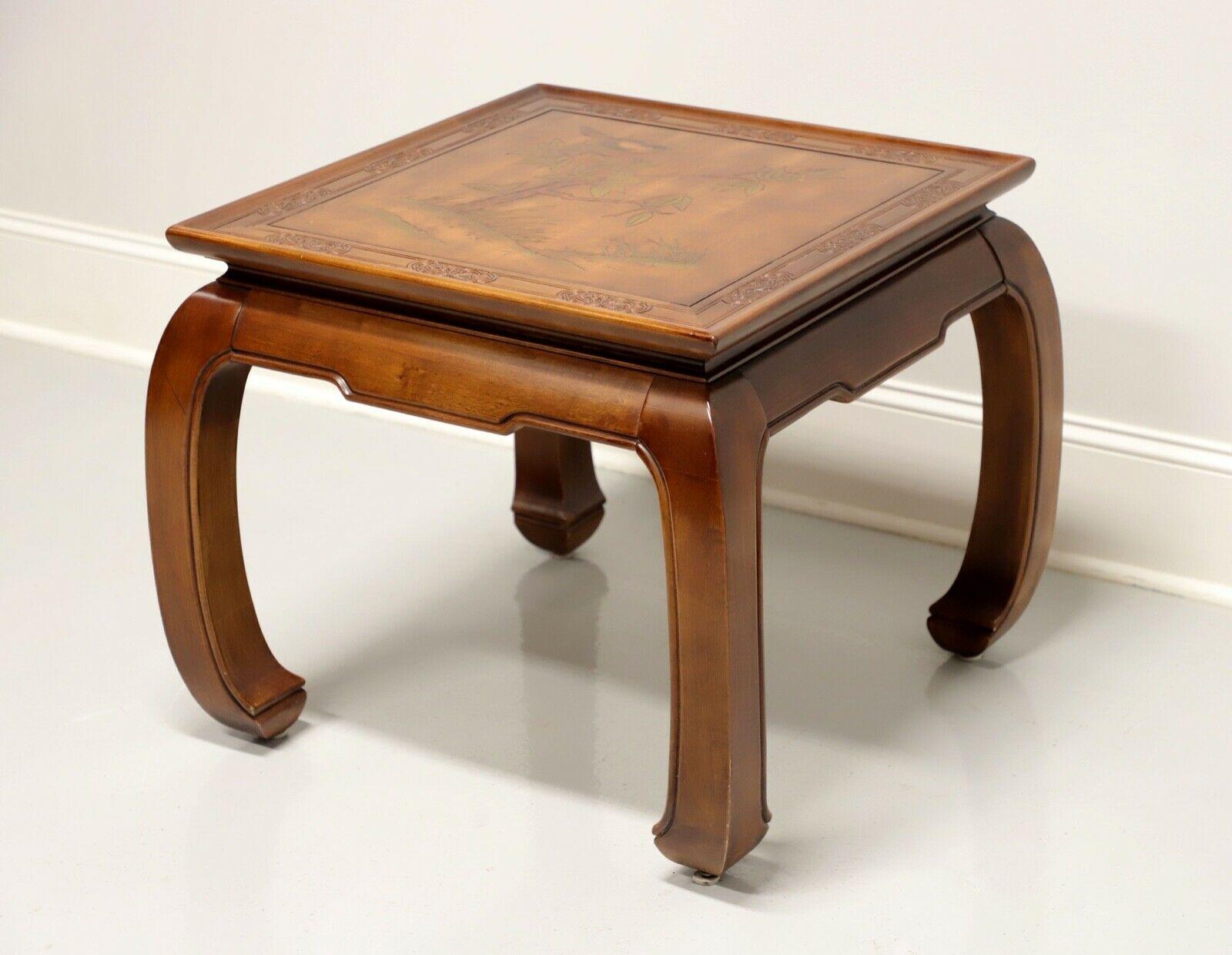 Américain Table d'appoint sculptée de style chinoiserie Ming de la fin du 20e siècle - B en vente