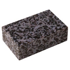 Caja vintage de piedra de epidota negra del siglo XX c.1960