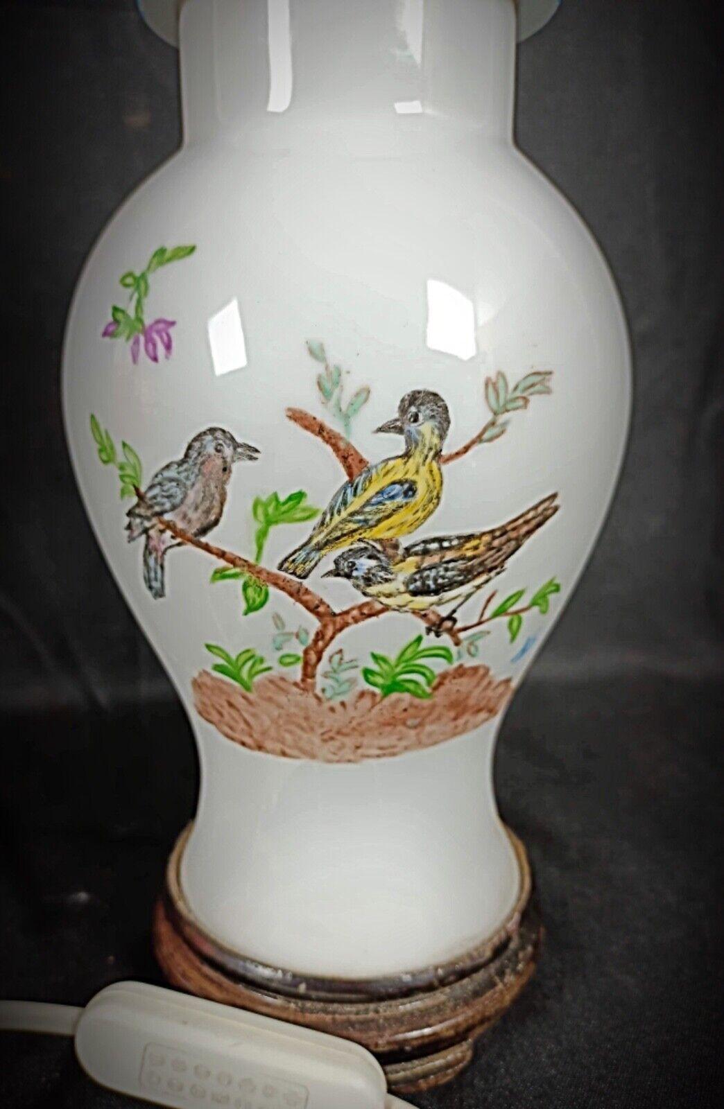 Empire Base de lampe vintage du 20ème siècle en céramique avec motif d'oiseau et de fleur  - 2Y132 en vente