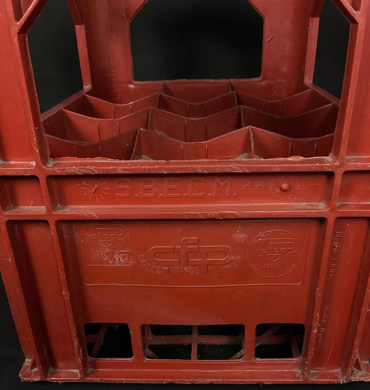 Porte-bouteilles CFP rouge du 20ème siècle - Charme français fonctionnel - 2Y549 en vente 3