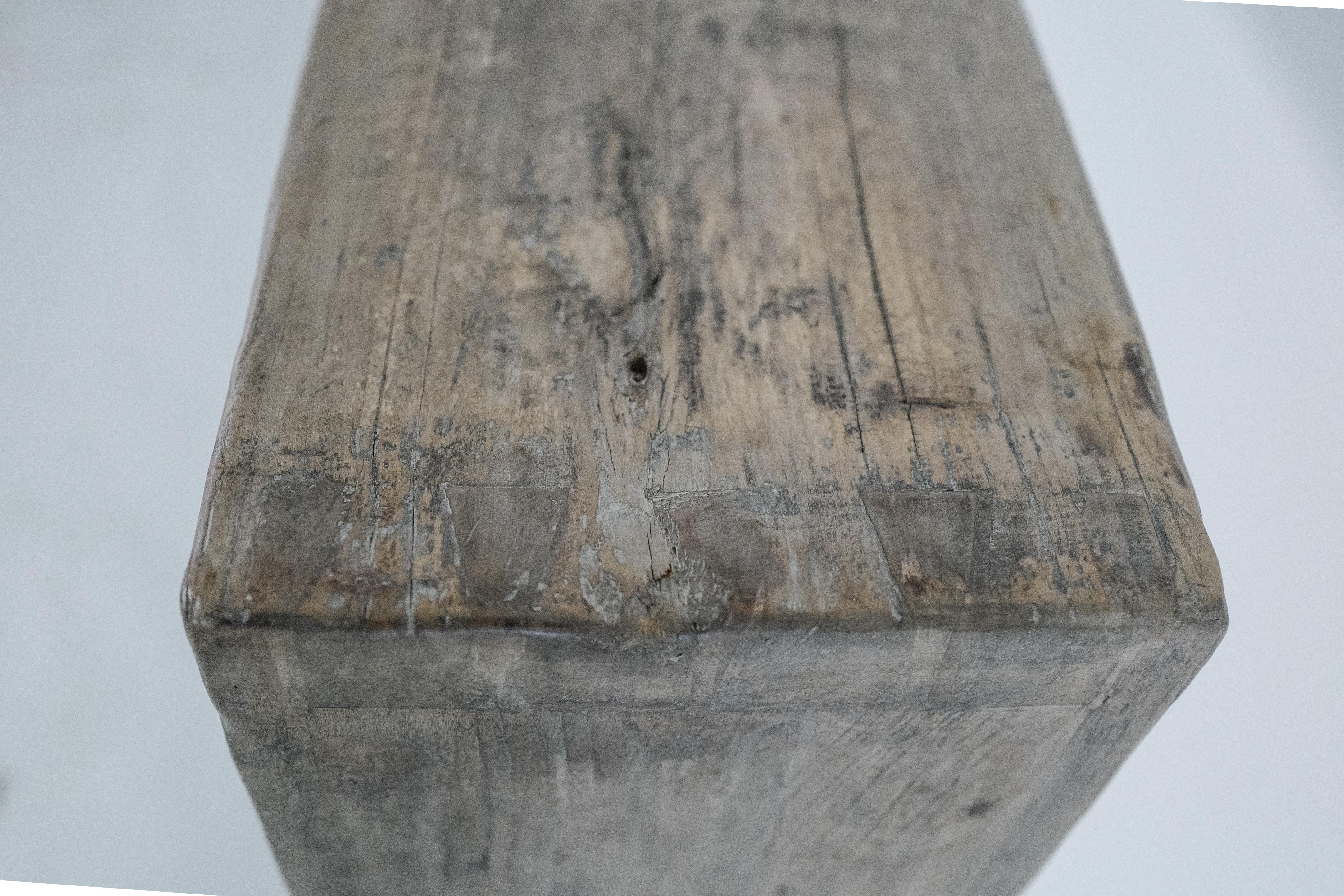 Vintage 20th Century Chinese Elm Console Table – Minimalist Design, Light Patina In Good Condition For Sale In Milano, IT
