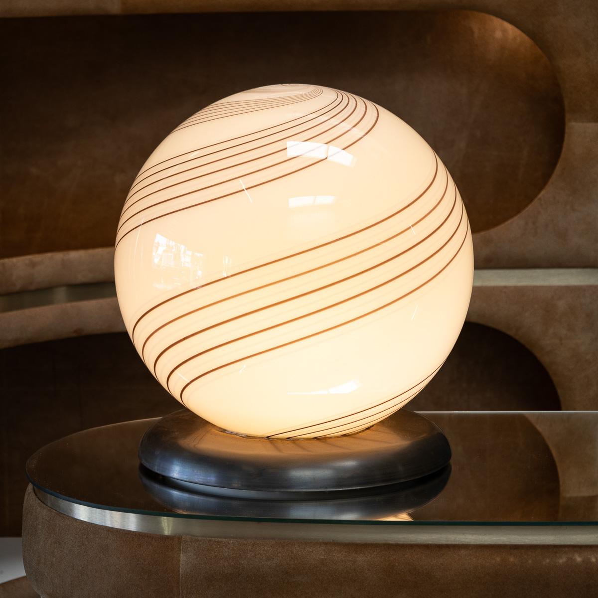 Vintage 20th Century Cream Glass Murano Side Lamp, Made In Venice c.1980 Bon état - En vente à Royal Tunbridge Wells, Kent