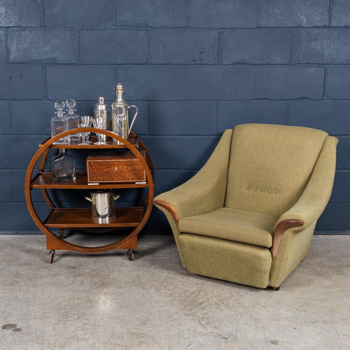 Vintage 20th Century English Art Deco Three-Tier Walnut Drinks Trolley c.1930 In Good Condition In Royal Tunbridge Wells, Kent