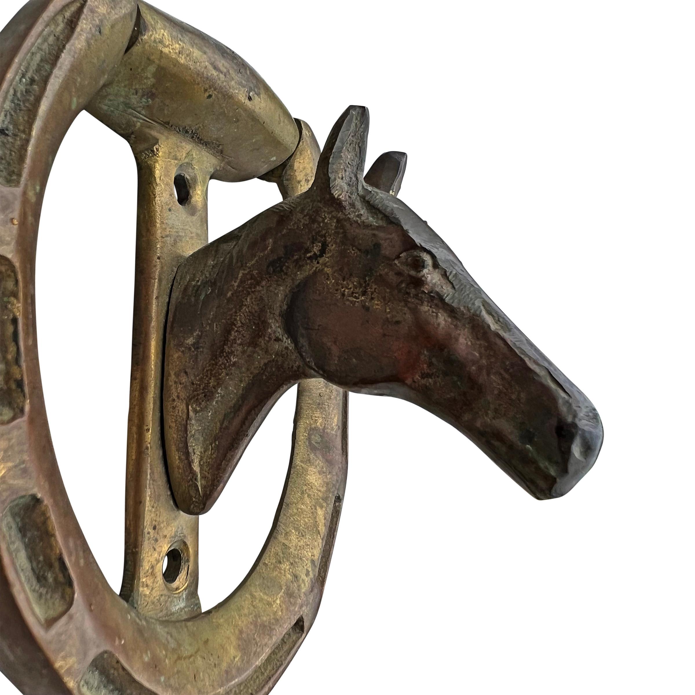 Vintage 20th Century English Brass Horse and Horseshoe Doorknocker In Good Condition For Sale In Chicago, IL