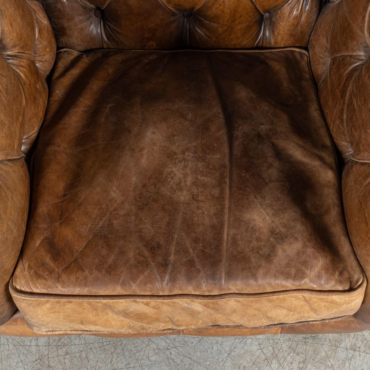 Sillón Chesterfield Vintage Inglés de Cuero Marrón del Siglo XX Por Halo en venta 5