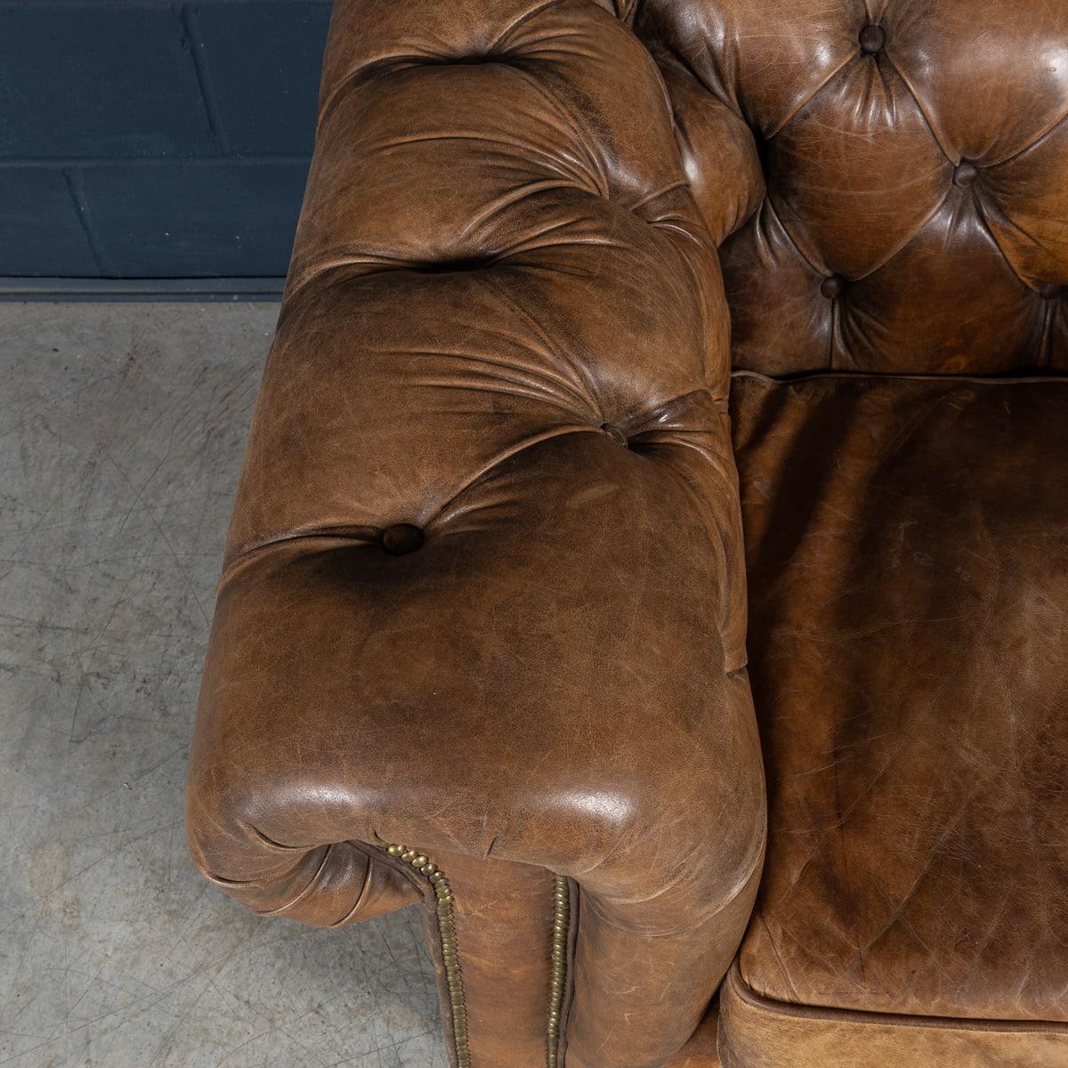 Sillón Chesterfield Vintage Inglés de Cuero Marrón del Siglo XX Por Halo en venta 7