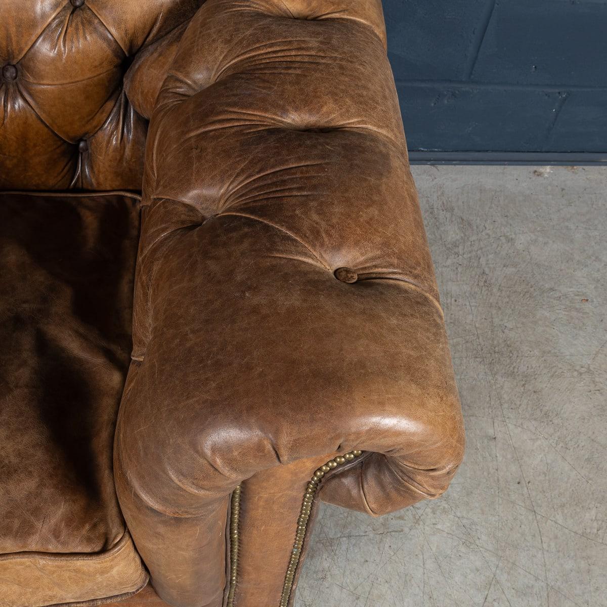 Sillón Chesterfield Vintage Inglés de Cuero Marrón del Siglo XX Por Halo en venta 8