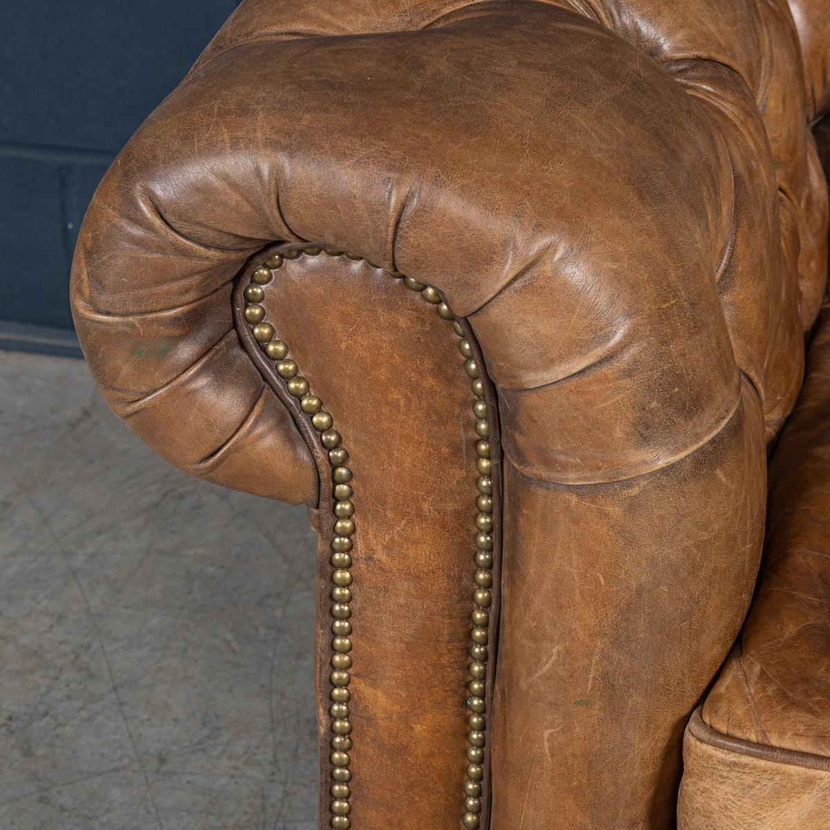 Sillón Chesterfield Vintage Inglés de Cuero Marrón del Siglo XX Por Halo en venta 13