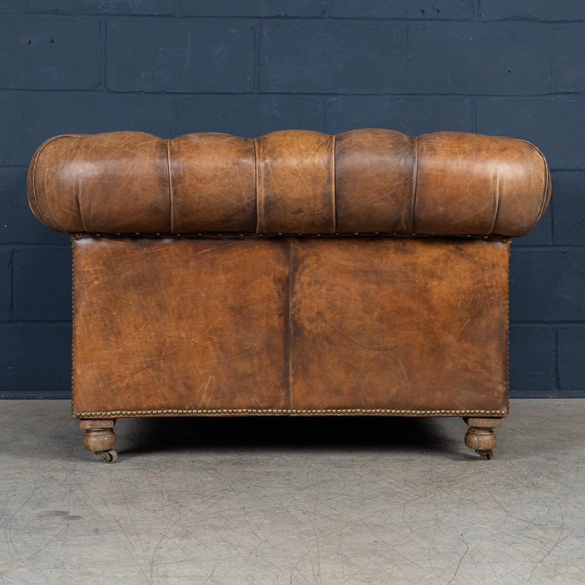 Sillón Chesterfield Vintage Inglés de Cuero Marrón del Siglo XX Por Halo en Bueno estado para la venta en Royal Tunbridge Wells, Kent