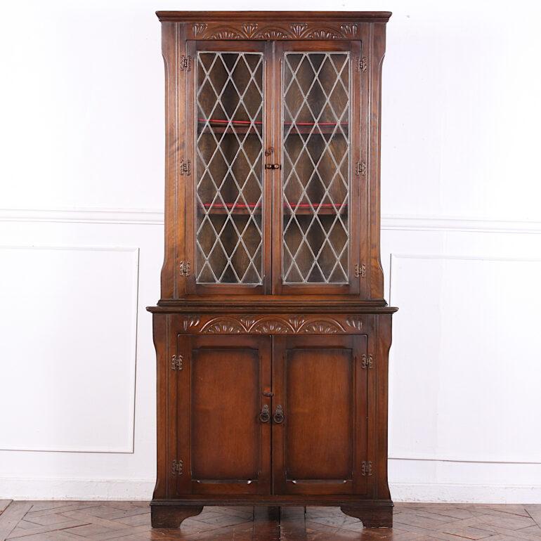 Vintage 20th Century English Oak and Leaded Glass Corner Cabinet 3