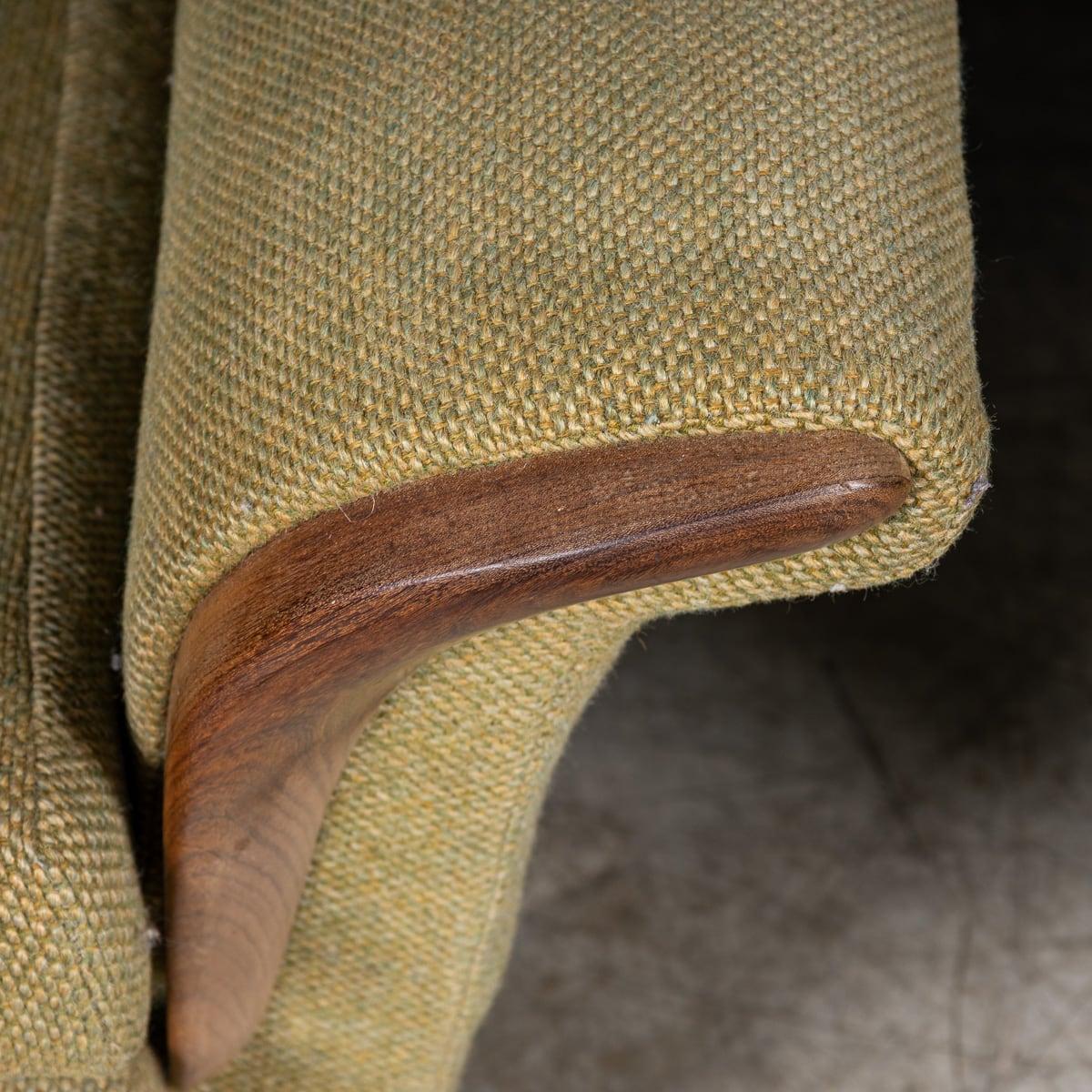 Paire de fauteuils anglais vintage du 20ème siècle tapissés vert olive, vers 1960 en vente 7