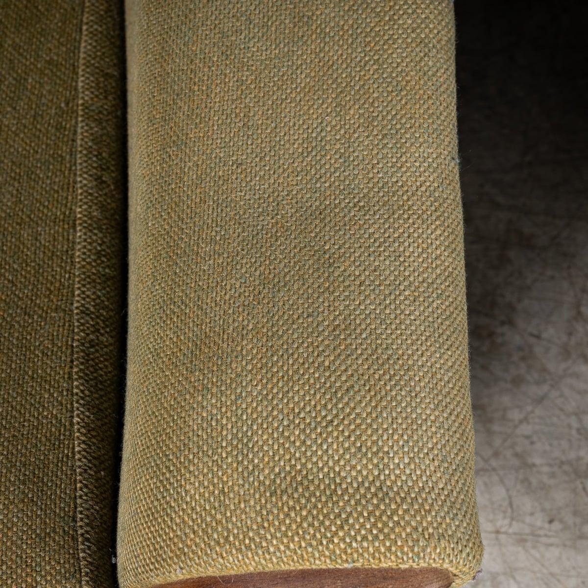 Paire de fauteuils anglais vintage du 20ème siècle tapissés vert olive, vers 1960 en vente 8