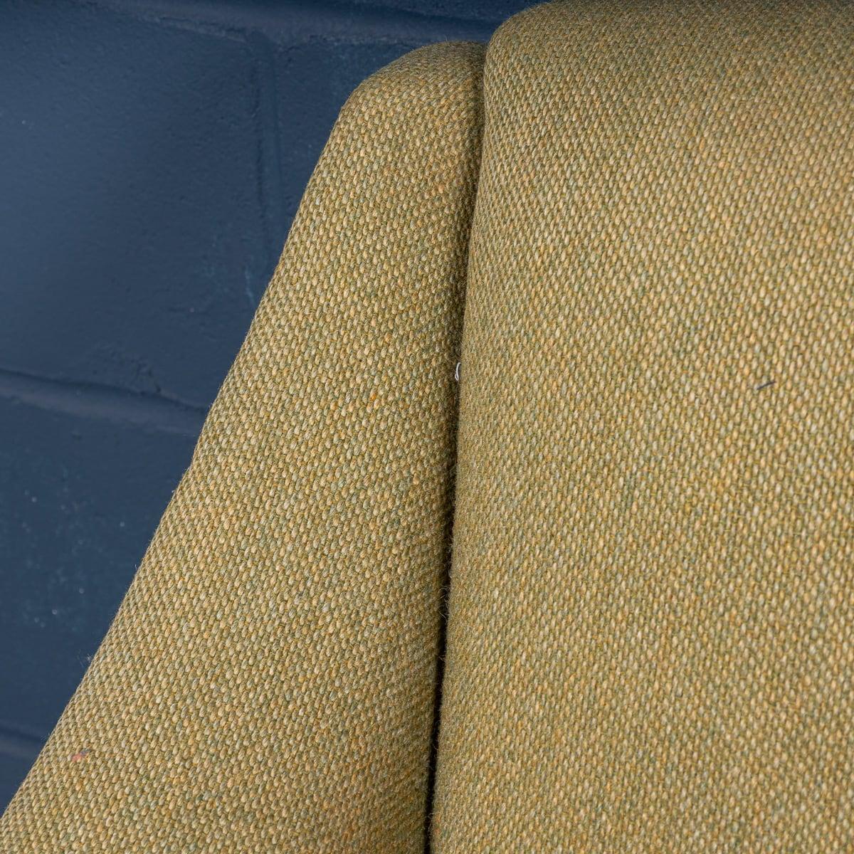 Paire de fauteuils anglais vintage du 20ème siècle tapissés vert olive, vers 1960 en vente 10