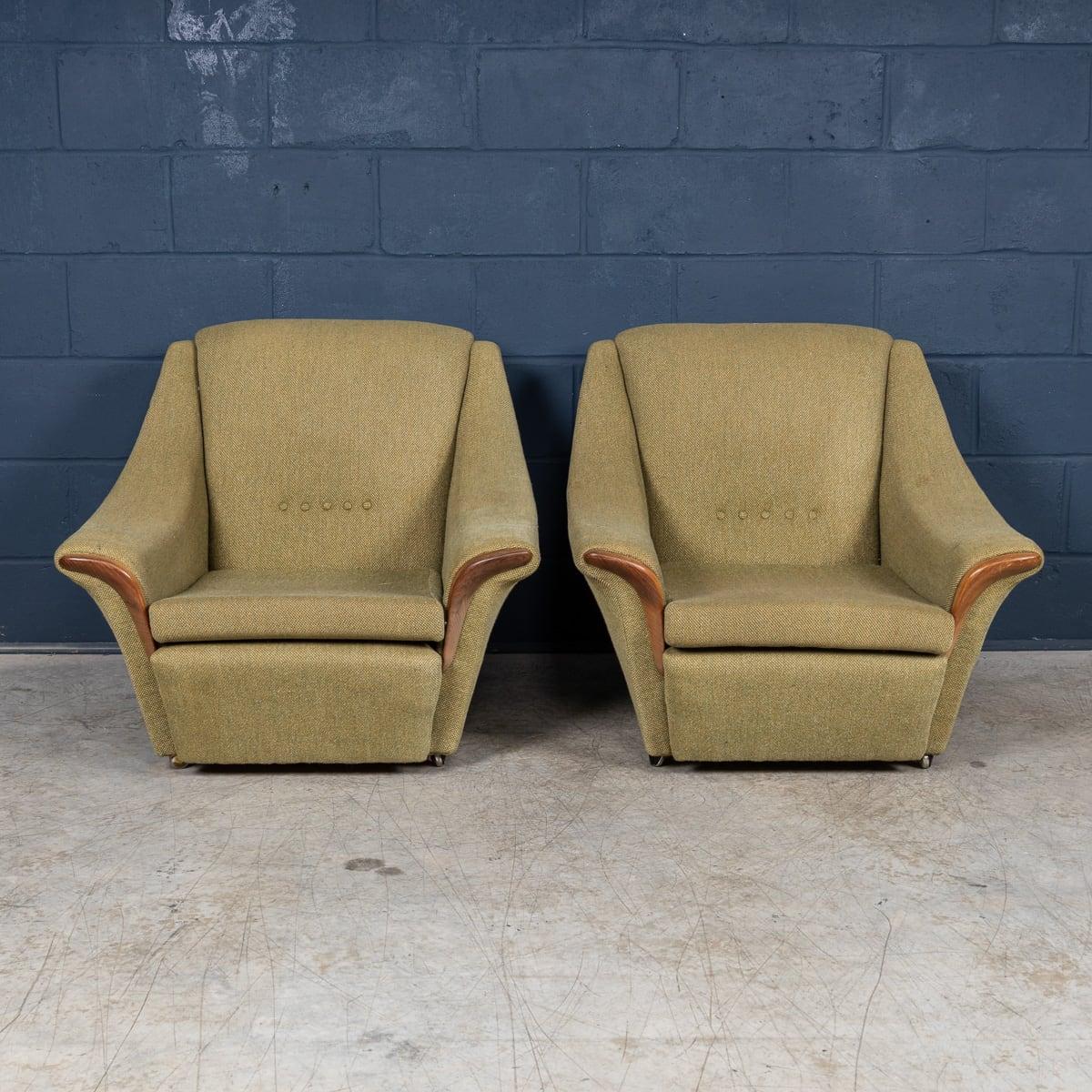 Autre Paire de fauteuils anglais vintage du 20ème siècle tapissés vert olive, vers 1960 en vente