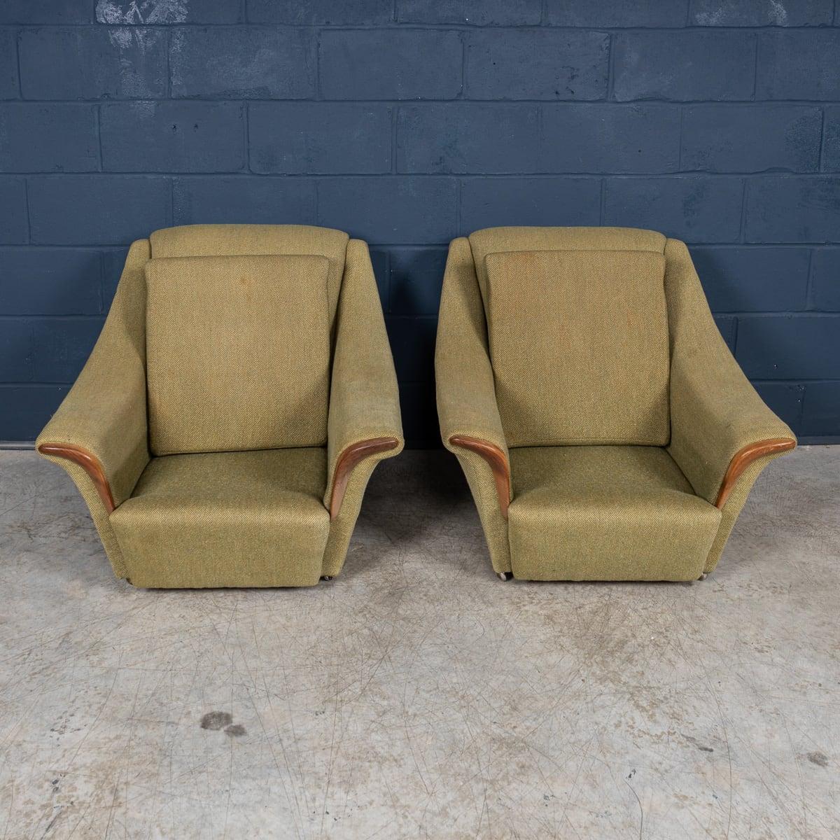 Tissu Paire de fauteuils anglais vintage du 20ème siècle tapissés vert olive, vers 1960 en vente