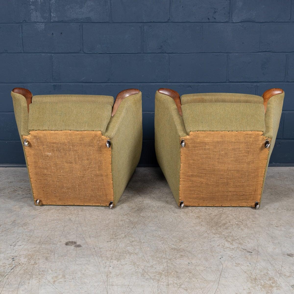 Paire de fauteuils anglais vintage du 20ème siècle tapissés vert olive, vers 1960 en vente 1