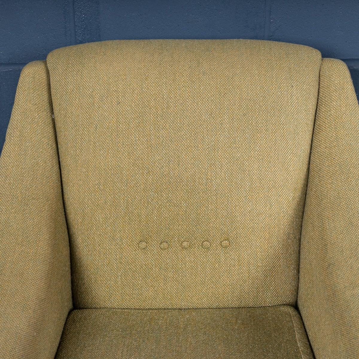 Paire de fauteuils anglais vintage du 20ème siècle tapissés vert olive, vers 1960 en vente 2