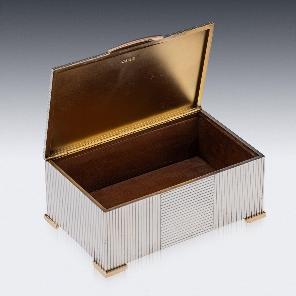 Autre Boîte à cigares anglaise du 20ème siècle en argent massif vendue par les finlandais vers 1947 en vente