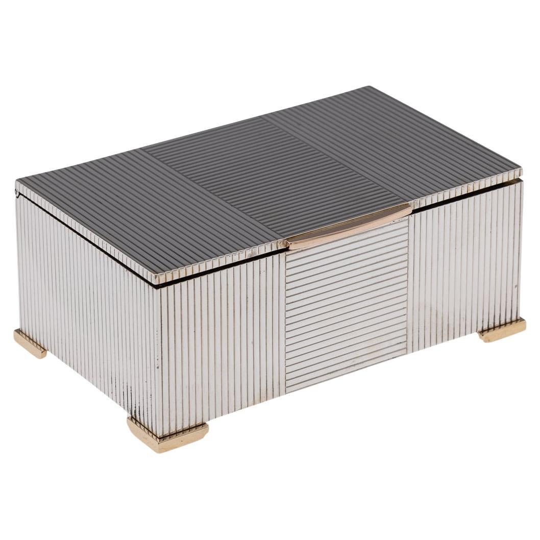 Caja para puros de plata maciza inglesa del siglo XX vendida por Finnigans c.1947