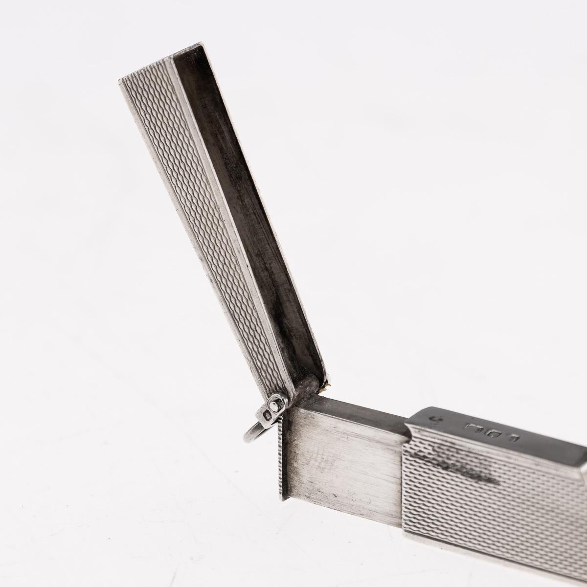Vintage 20th Century English Solid Silver Travel Cigar Cutter By Dunhill c.1953 en vente 3