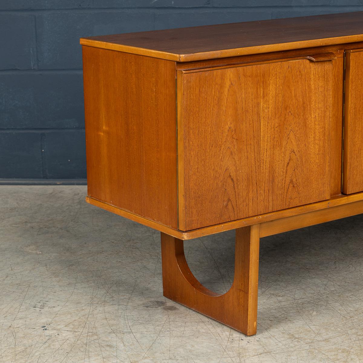 Vintage 20th Century English Teak Sideboard By Stonehill Furniture c.1960 For Sale 2