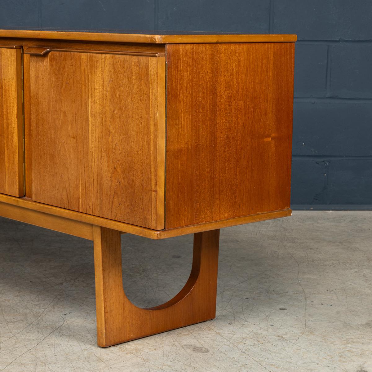 Vintage 20th Century English Teak Sideboard By Stonehill Furniture c.1960 For Sale 3