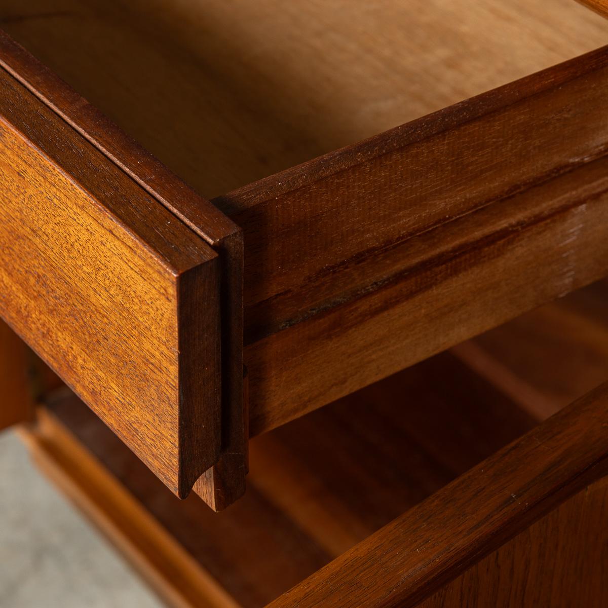 Vintage 20th Century English Teak Sideboard c.1960 For Sale 6