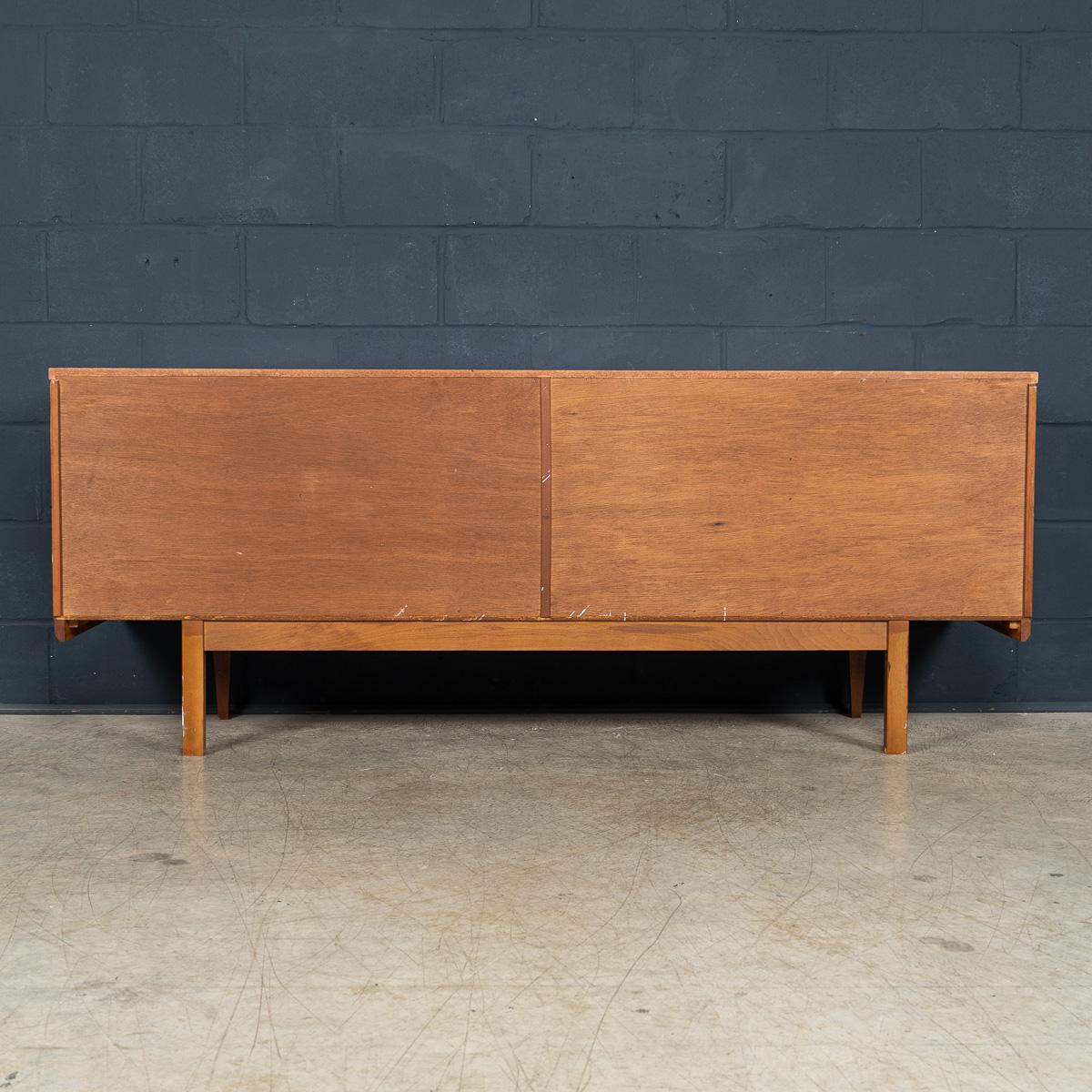 Vintage 20th Century English Teak Sideboard c.1960 In Good Condition For Sale In Royal Tunbridge Wells, Kent