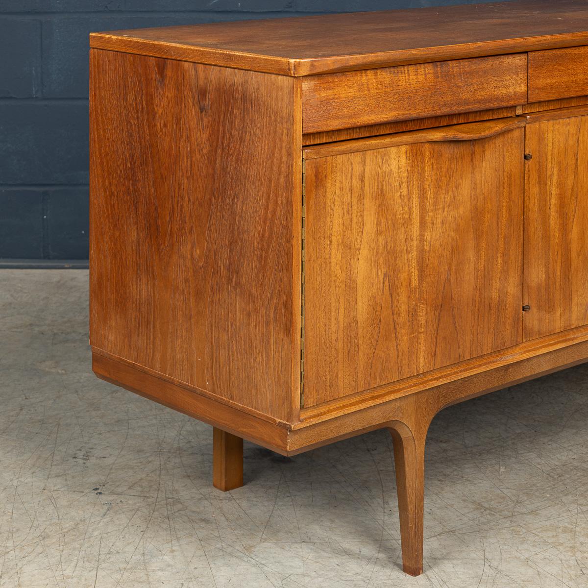 Vintage 20th Century English Teak Sideboard c.1960 For Sale 3