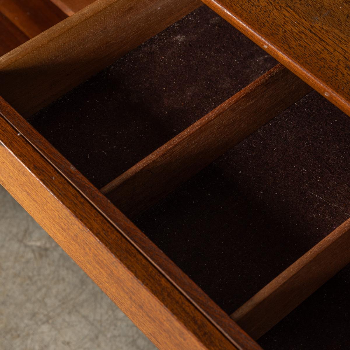 Vintage 20th Century English Teak Sideboard c.1960 For Sale 4